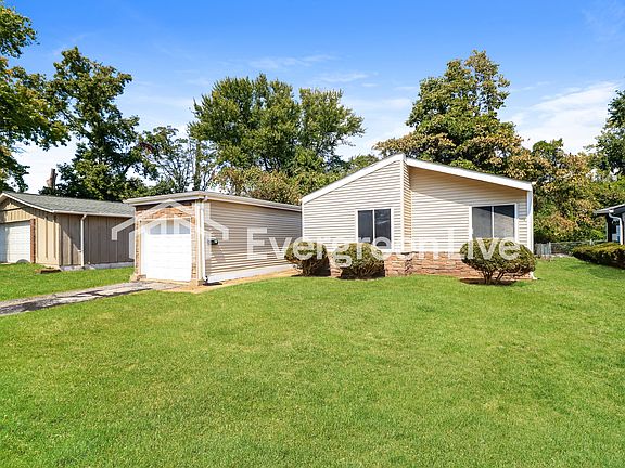 2nd image of 1382 Langholm Dr