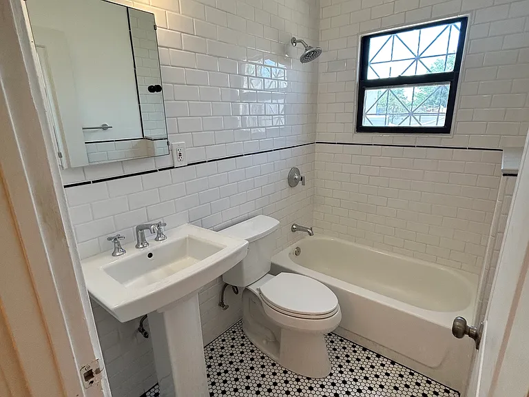 201 Bryn Mawr Dr SE — Photo 20