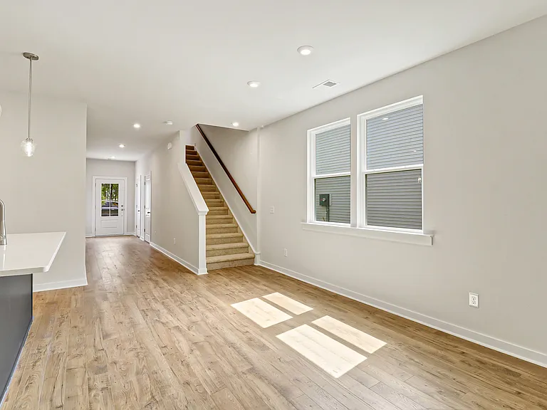 146 Lockwood Dr — Photo 7