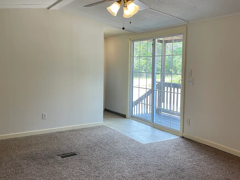 221 Meteyard Ln — Photo 3