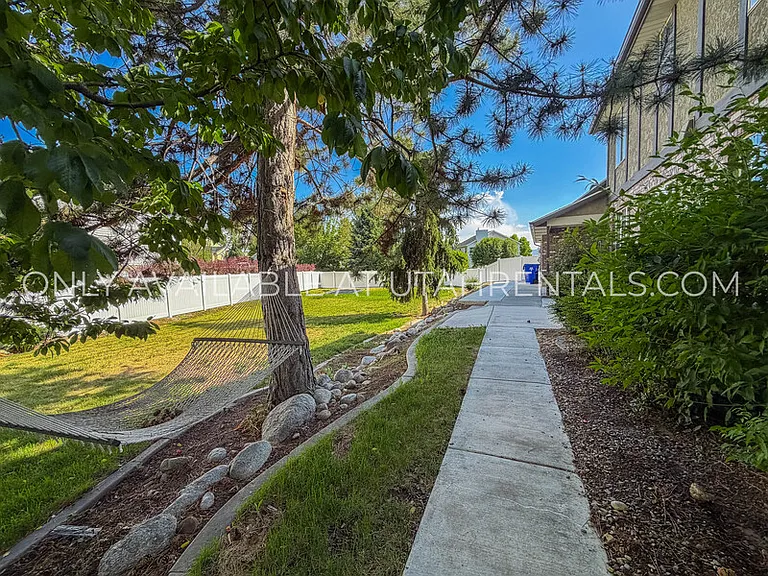 960 N Eastview Dr — Photo 8