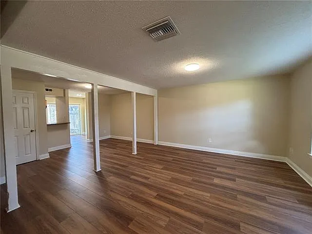 2332 Oxford Pl — Photo 5