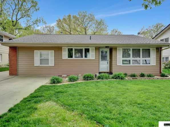 1400 Meadow Dale Dr, Lincoln, NE 68505