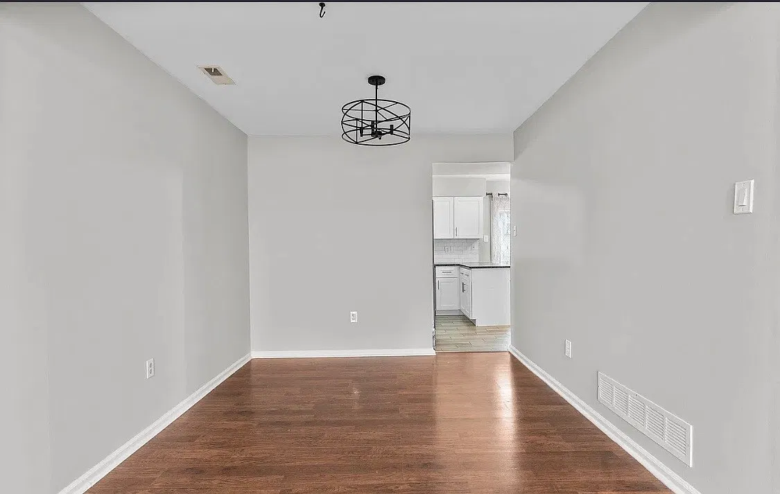 3 bed, 2206 sqft, $3,400 — Photo 2