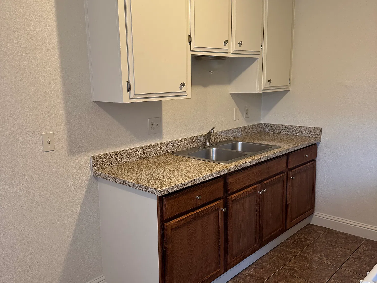 2 bed, 700 sqft, $1,650 — Photo 1