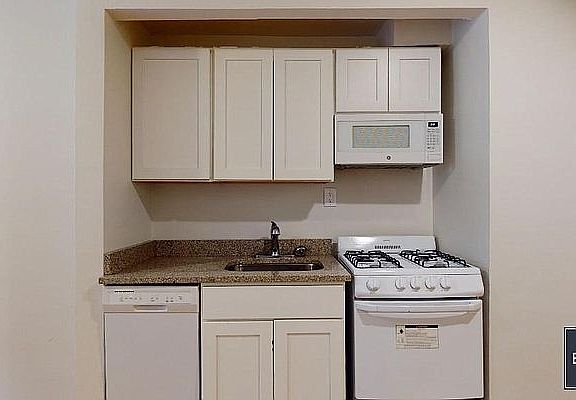 4th image of 260 W 27th St APT 6