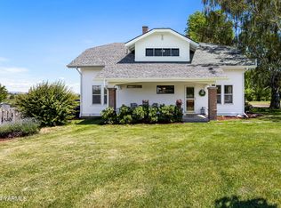 61 Nash Rd, Tieton, WA 98947