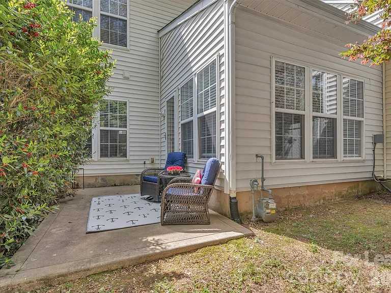 1802 Robinwood Village Dr — Photo 16