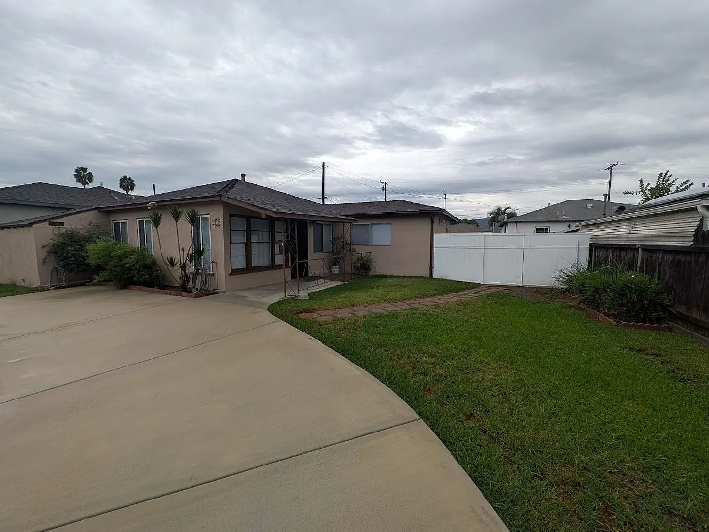 Beautiful single-family home with 2 bedrooms, 1-bathroom in South El Monte — Photo 2