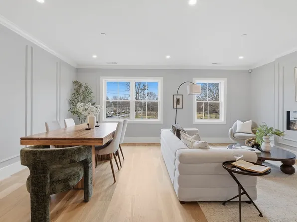 33 Chestnut St #2, Andover, MA 01810