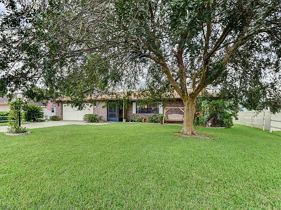 3rd image of 625 N Firwood Dr
