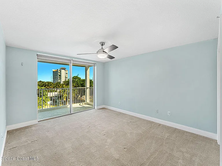 210 24th St #301 — Photo 27