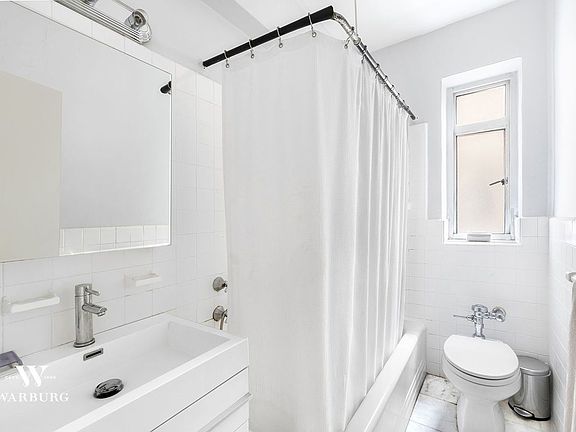 4th image of 155 W 20th St APT 4B