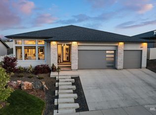 1077 E Crest Ridge Dr, Meridian, ID 83642
