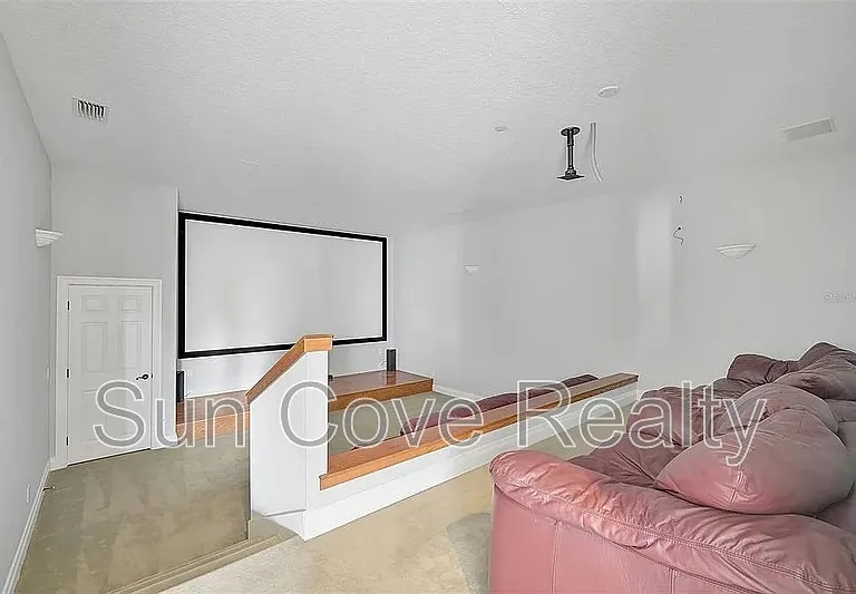 854 Macewen Dr — Photo 38