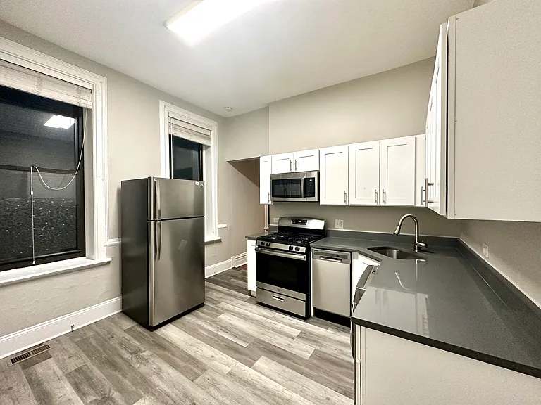 2346 W McLean Ave #1M — Photo 3