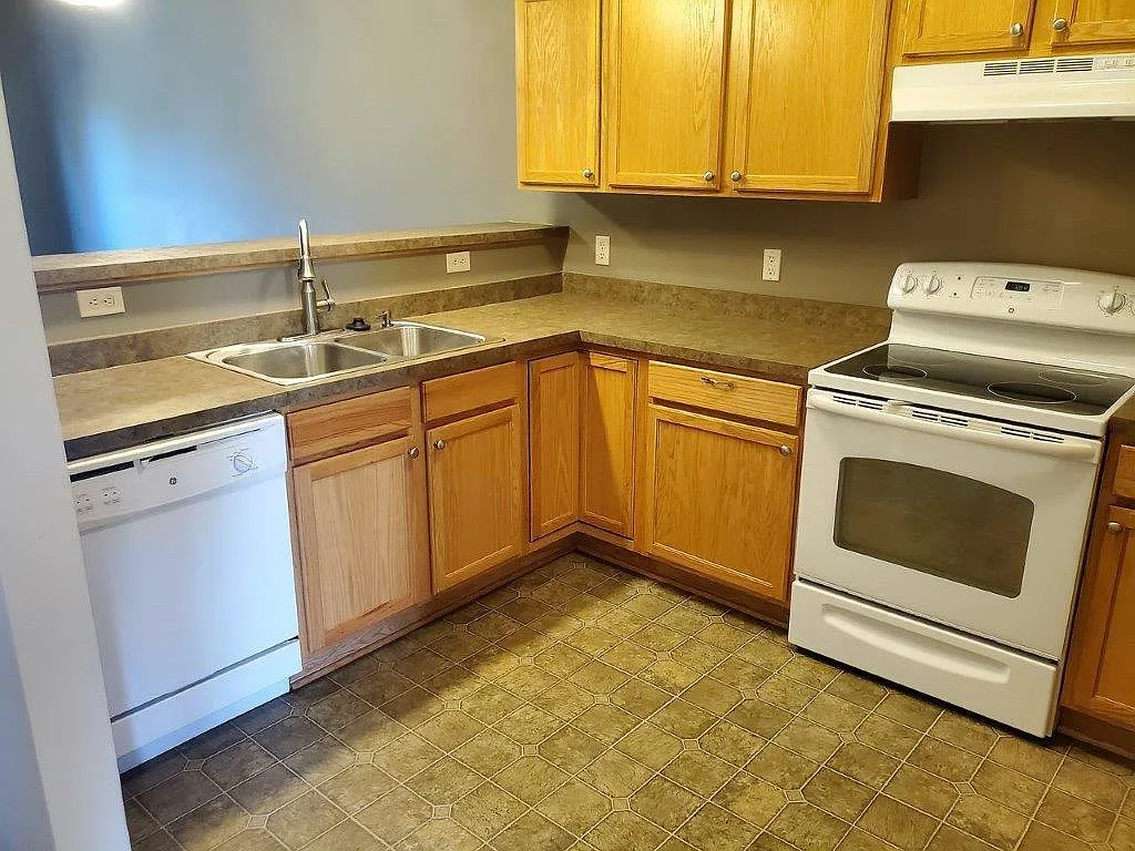 2 bed, 1465 sqft, $1,750 — Photo 3