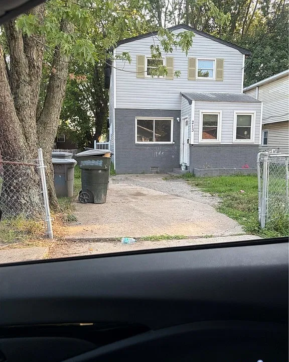 213 W Kelly Ave