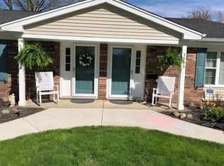 3581 Beaumont Dr, North Olmsted, OH 44070