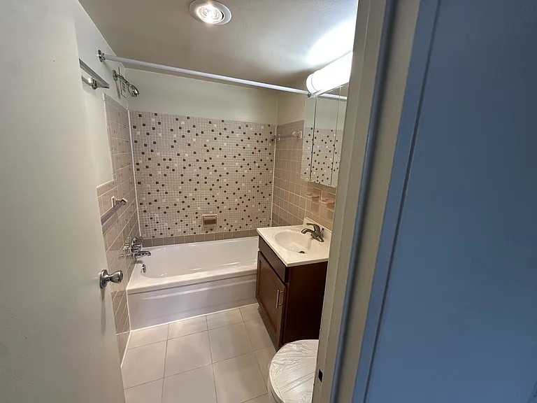 Claridge House — Photo 204