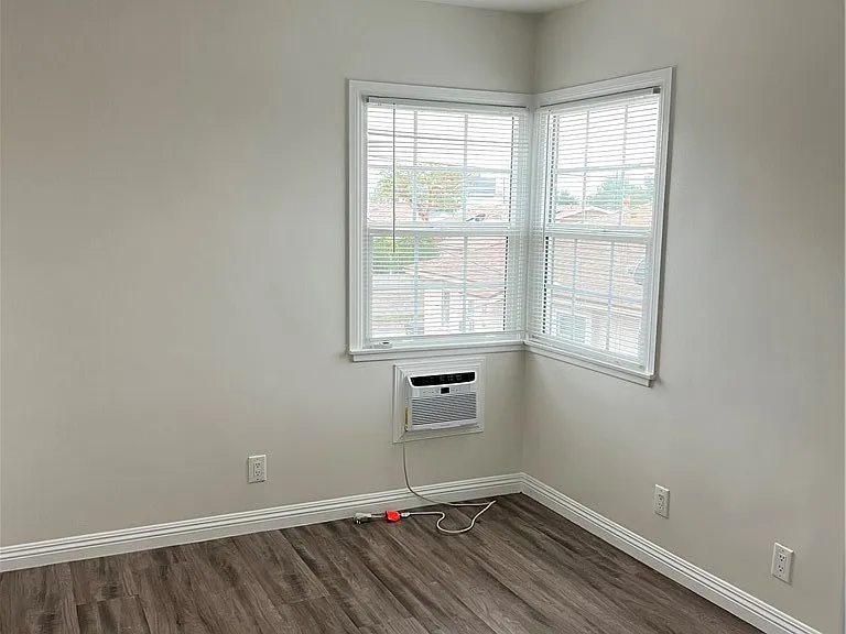 670 S 2nd Ave #6701/2 — Photo 14