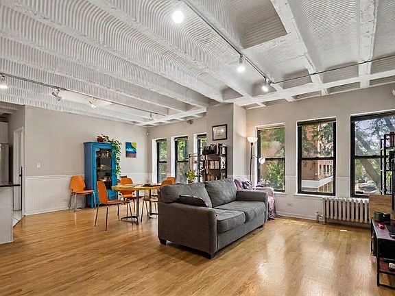 3rd image of 5646 N Kenmore Ave APT 2A