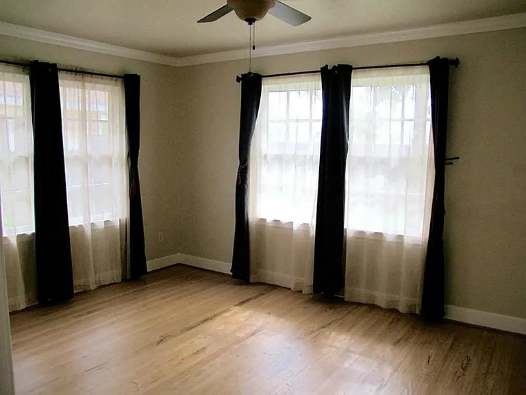 1221 Aurora St — Photo 10