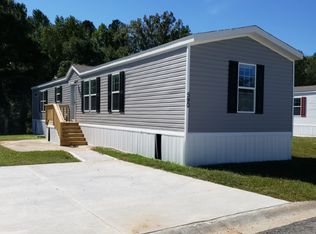 590 Greenview Cir, Fayetteville, GA 30214
