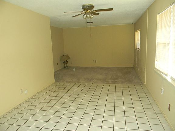 3rd image of 517 Idylwood Ln