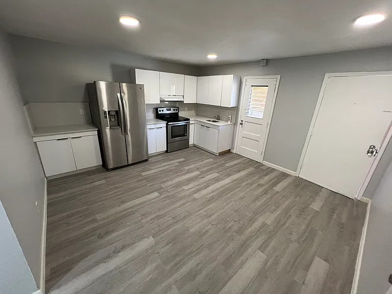 6840 Pembroke Rd — Photo 1