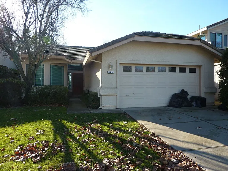 140 Oxburough Dr — Photo 1