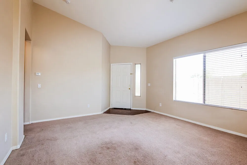 3 bed, 2.0 bath, 1511 sqft, $2,130 — Photo 3