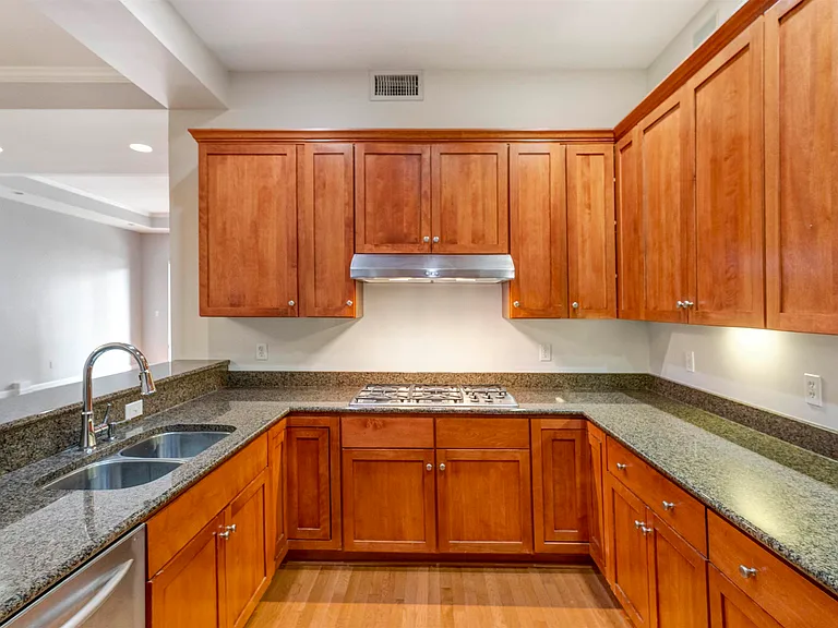 112 5th St SE #3D — Photo 10