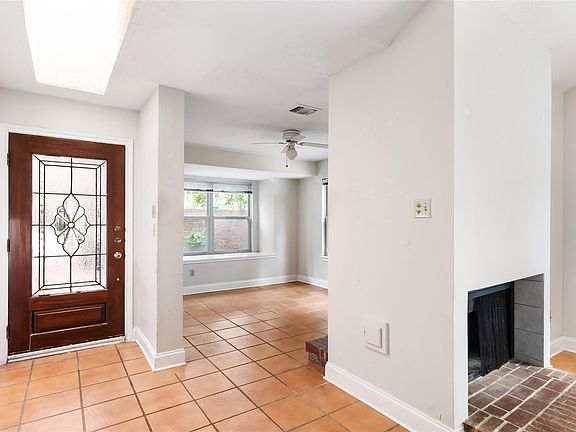5th image of 3303 Valley Gardens Dr