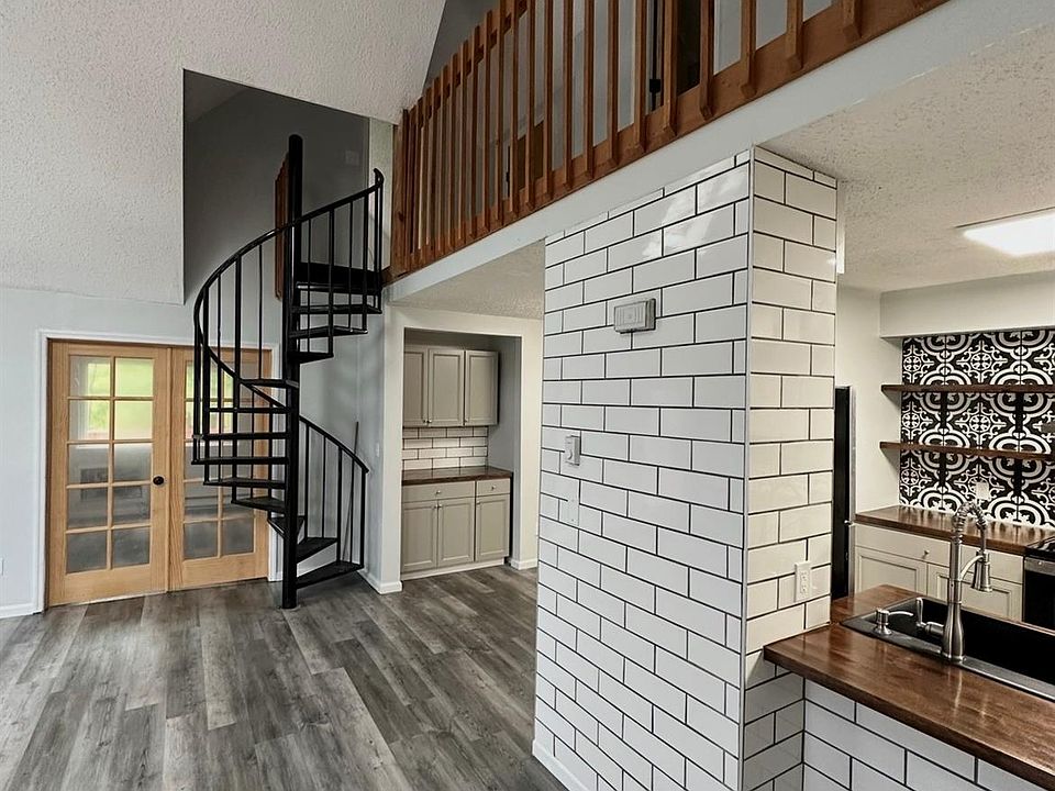 1st image of 15 Fox Ridge