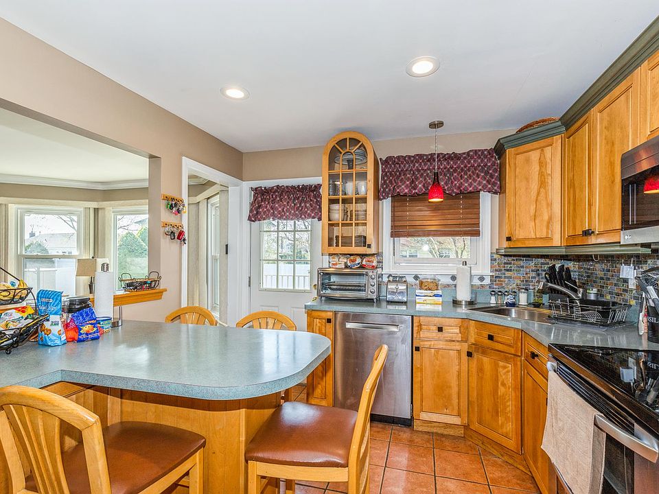 1st image of 95 N Burling Ln