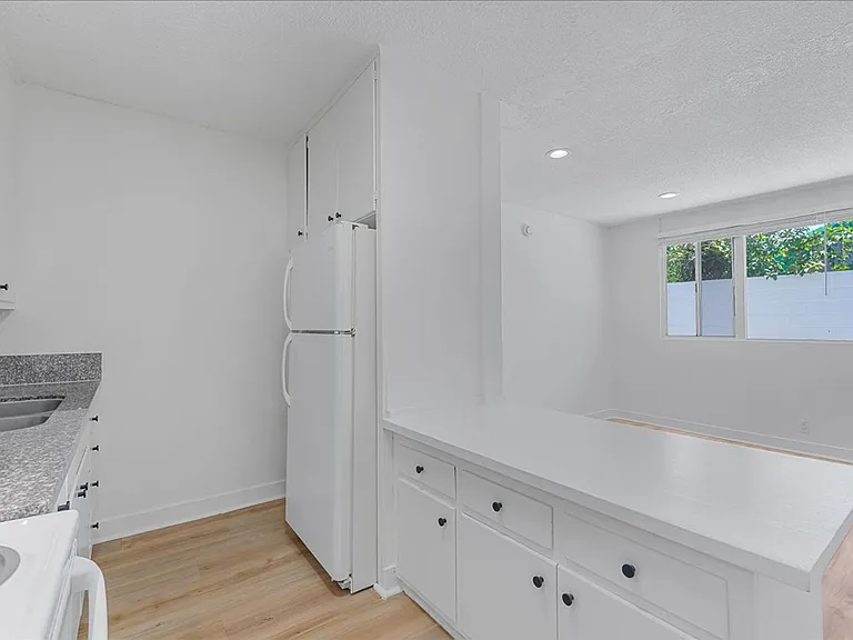 1626 Pine Ave #D — Photo 3