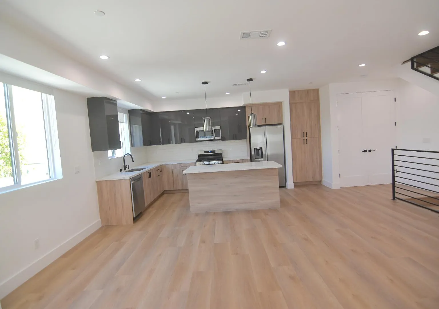 3 bed, $4,500 — Photo 3