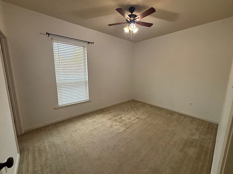 510 Greenwich Dr — Photo 8