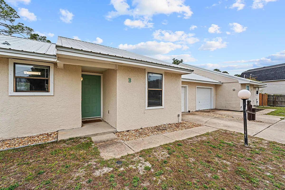 Building Photo - 6420 Sunset Dr #B