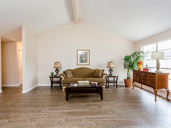5th image of 7106 Sharpsburg Dr