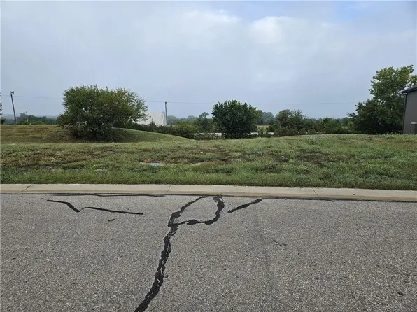 29336 Palmer Dr, Paola, KS 66071