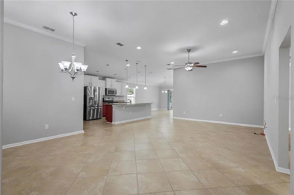 4 bed, 2.0 bath, 1801 sqft, $2,400 — Photo 4