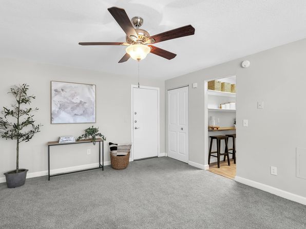 Beacon Square | 1892 Memorial Dr, Chicopee, MA