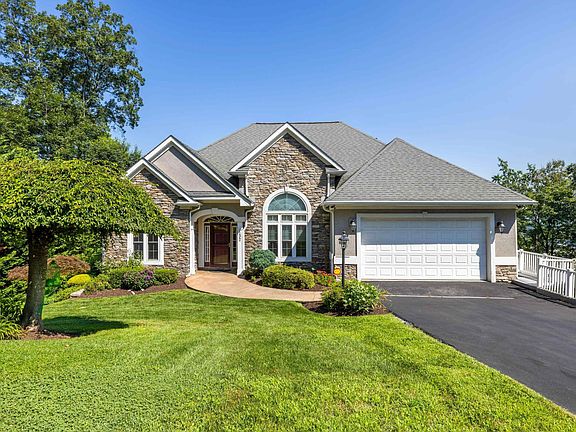 2nd image of 137 Diamond Ct