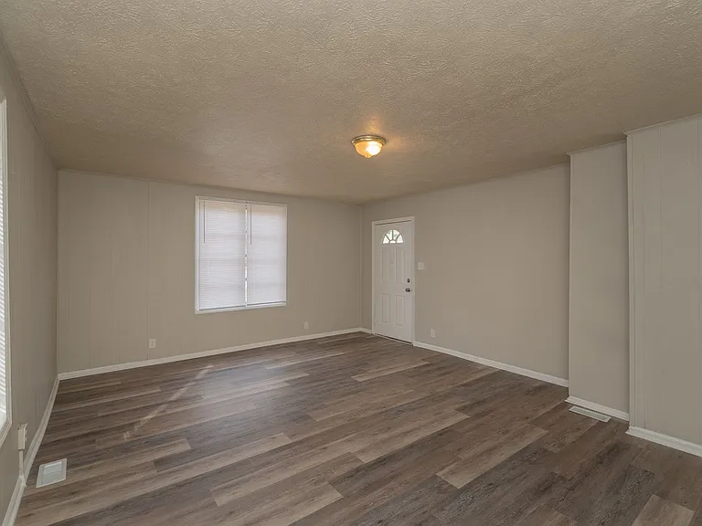 102 Curry St — Photo 11