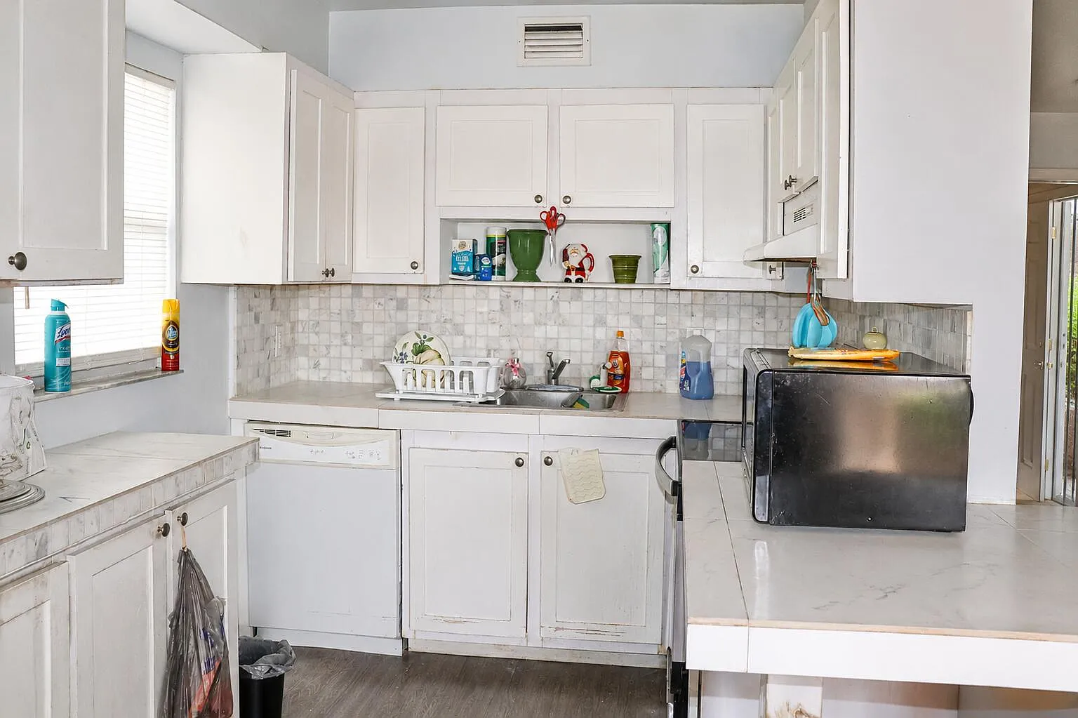 2 bed, 2.0 bath, 880 sqft, $1,700 — Photo 3
