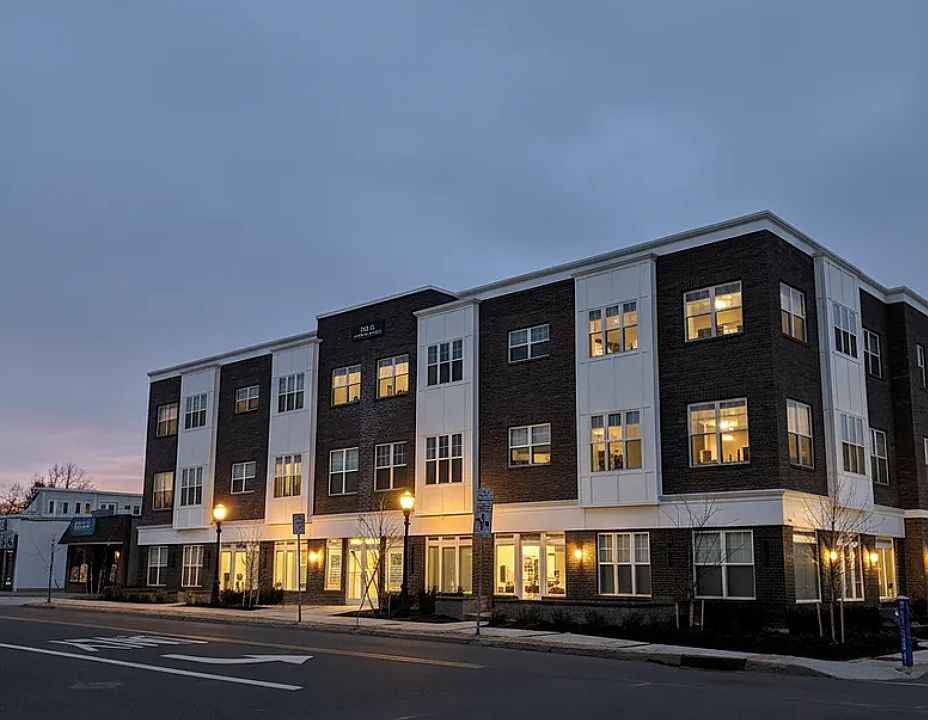 1st image of 581 Middlesex Ave #3