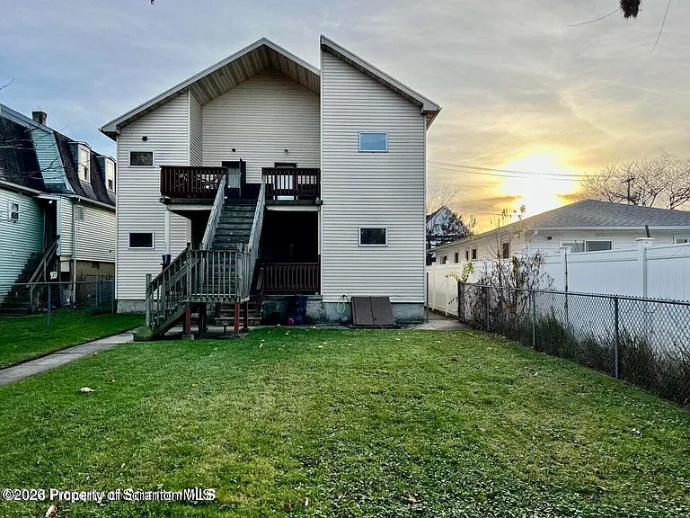 835 Maple St #B — Photo 6