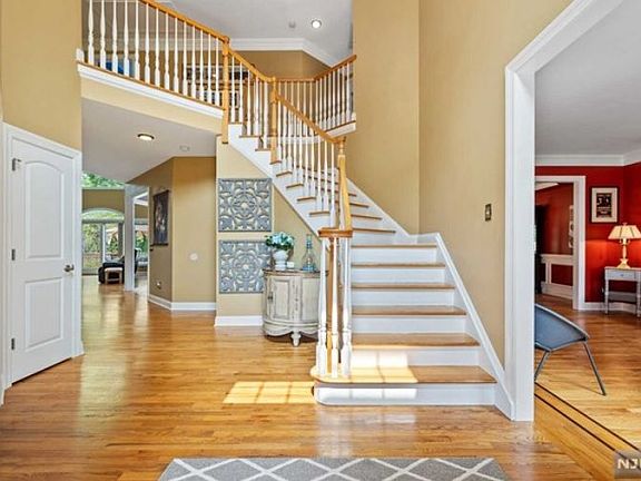 4th image of 12 Perrin Dr